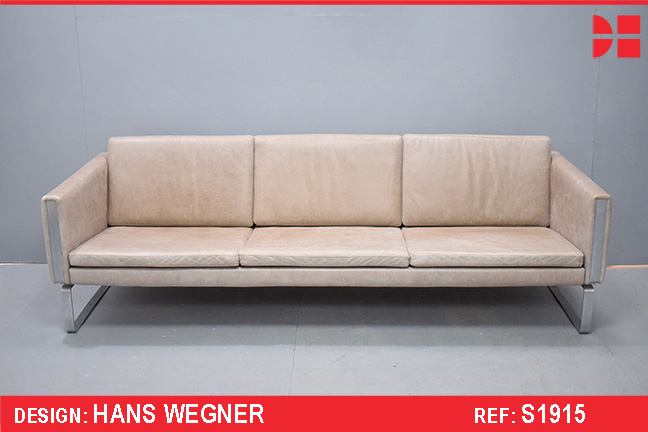 Hans Wegner sofa model JH803 | Johannes Hansen